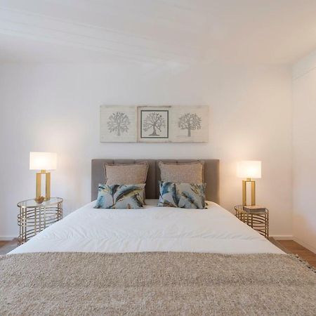 Lovelystay - Downtown Balcony Apartment With Free Parking Porto Kültér fotó