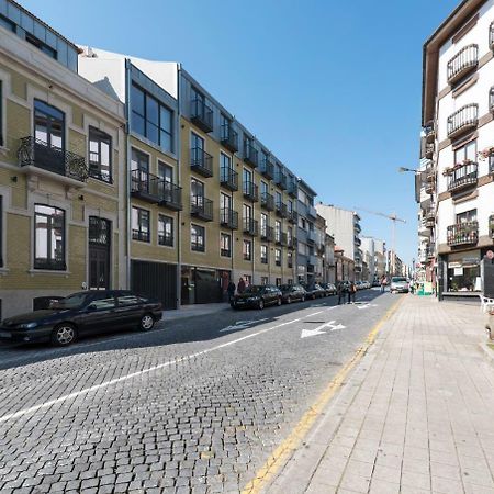 Lovelystay - Downtown Balcony Apartment With Free Parking Porto Kültér fotó