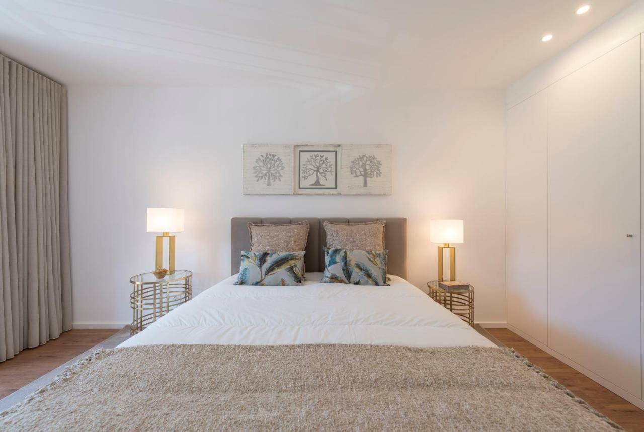 Lovelystay - Downtown Balcony Apartment With Free Parking Porto Kültér fotó