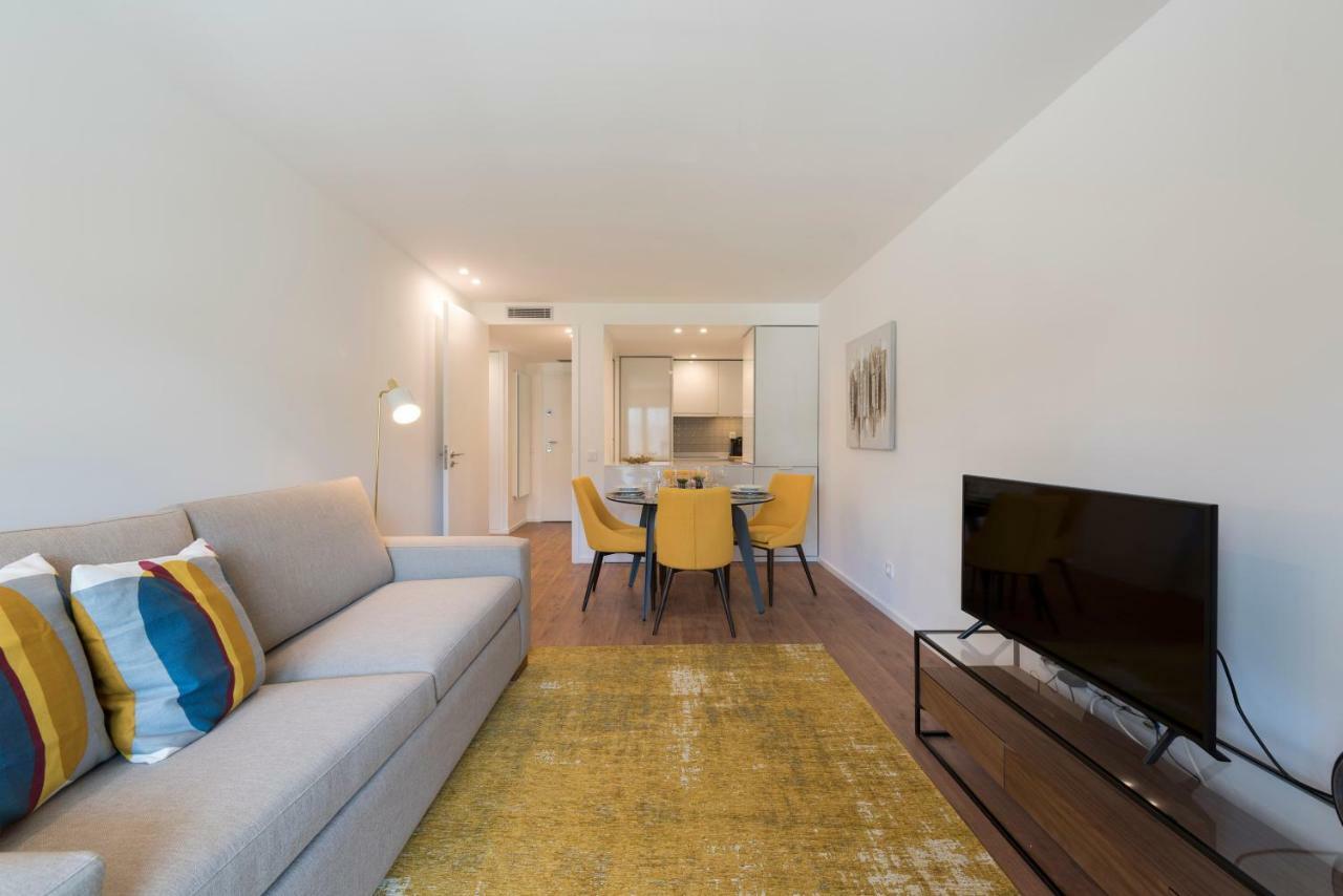 Lovelystay - Downtown Balcony Apartment With Free Parking Porto Kültér fotó