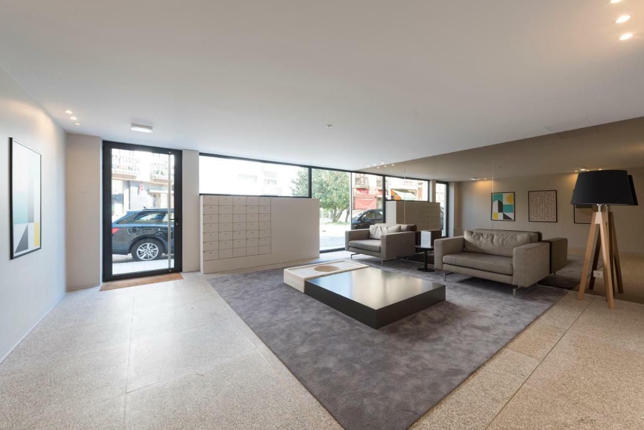 Lovelystay - Downtown Balcony Apartment With Free Parking Porto Kültér fotó