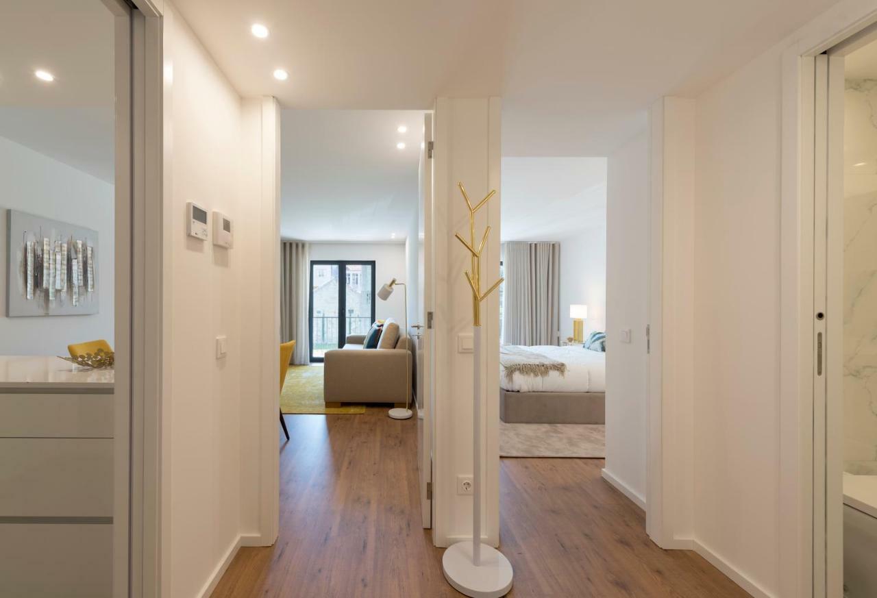Lovelystay - Downtown Balcony Apartment With Free Parking Porto Kültér fotó
