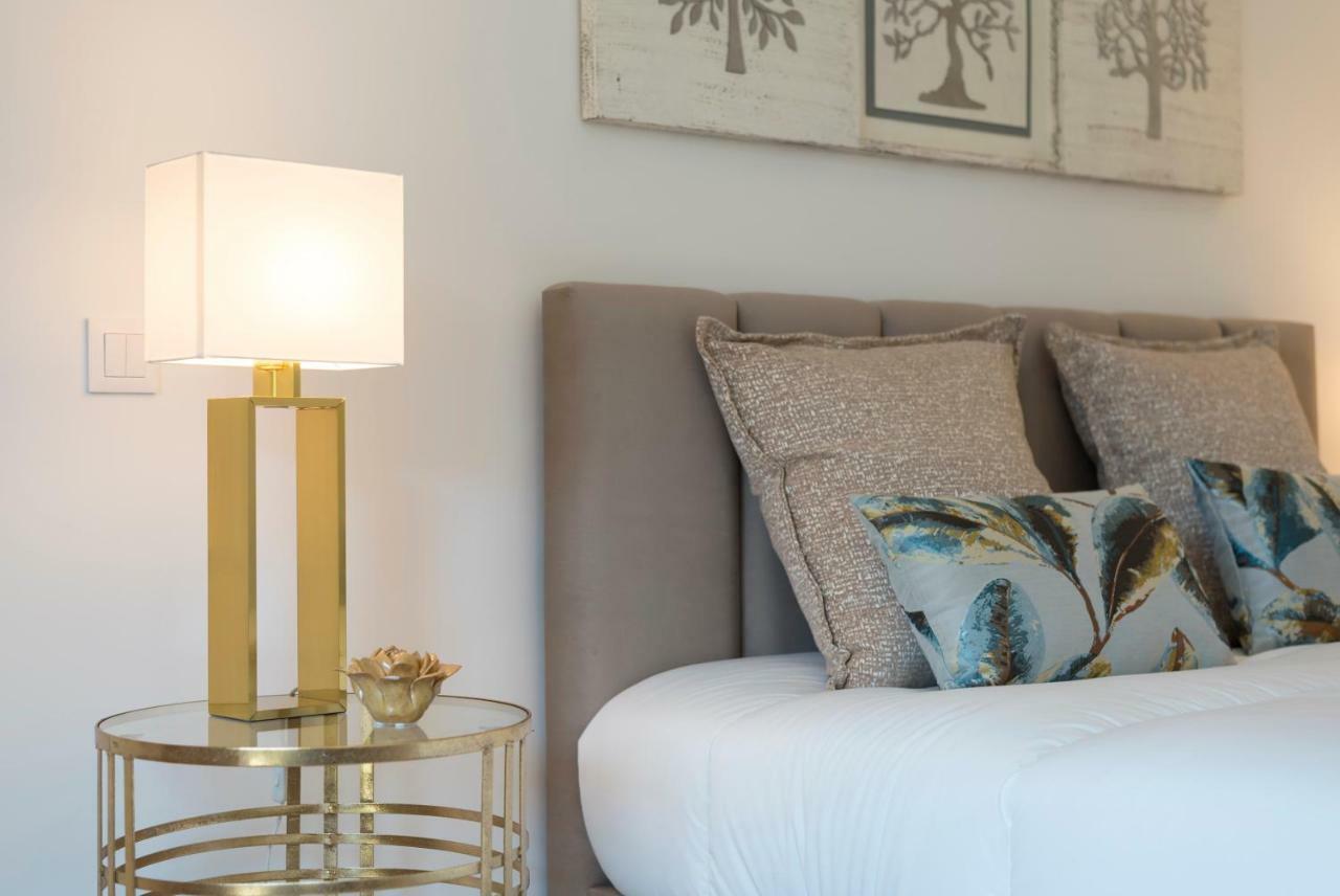 Lovelystay - Downtown Balcony Apartment With Free Parking Porto Kültér fotó
