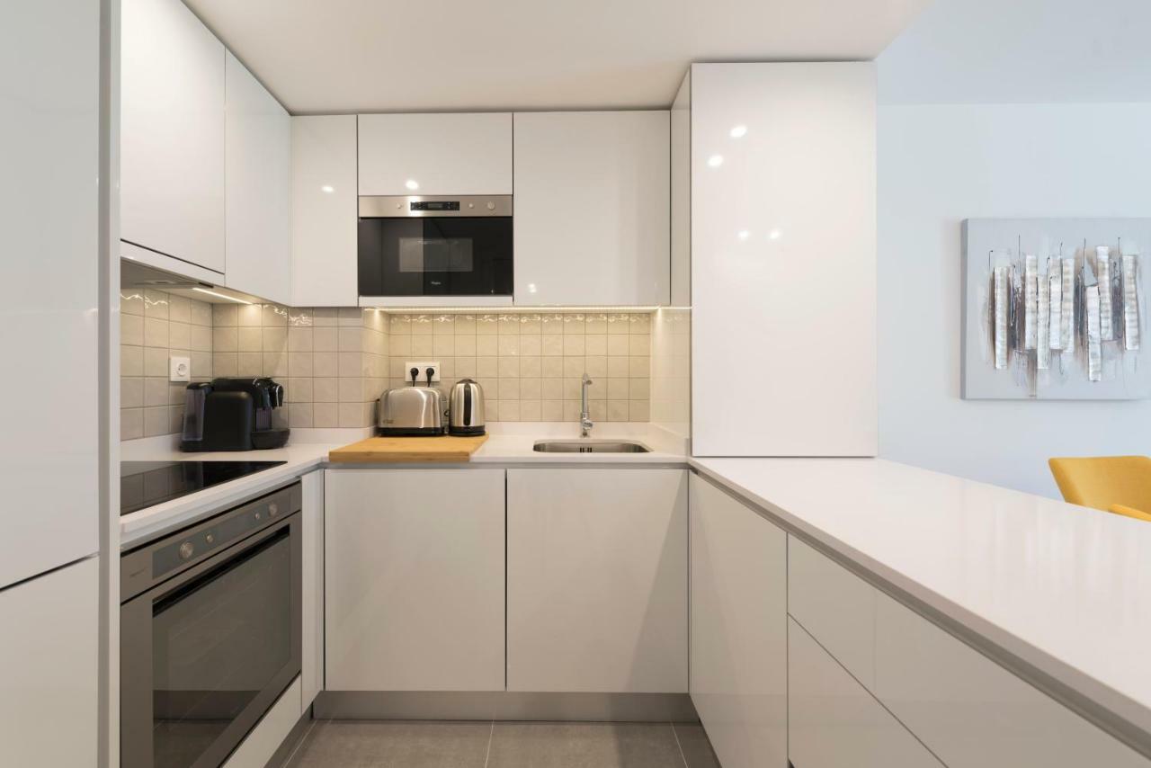 Lovelystay - Downtown Balcony Apartment With Free Parking Porto Kültér fotó