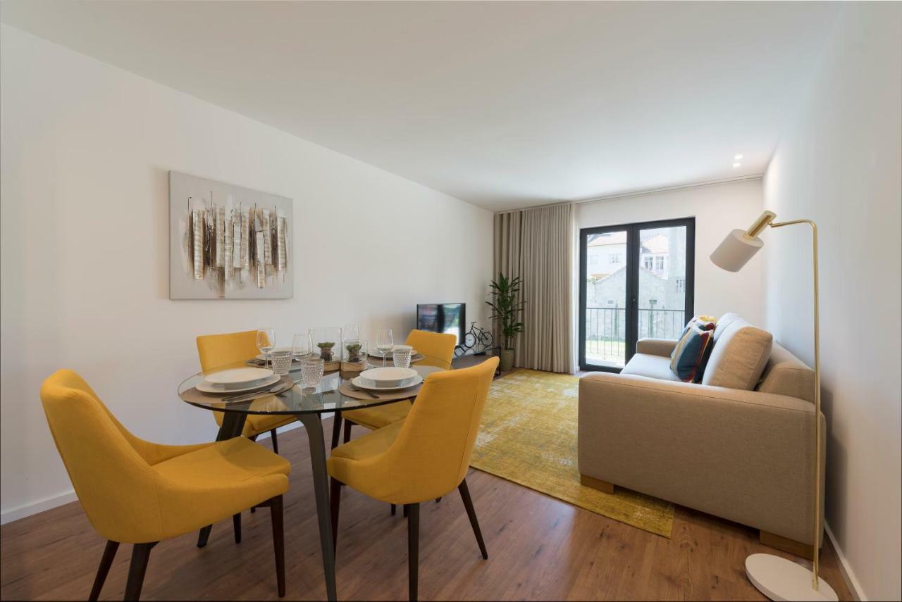 Lovelystay - Downtown Balcony Apartment With Free Parking Porto Kültér fotó