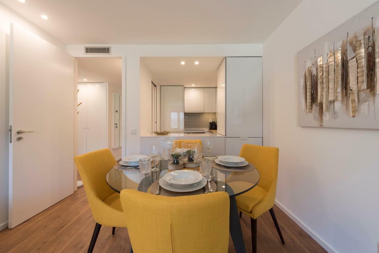 Lovelystay - Downtown Balcony Apartment With Free Parking Porto Kültér fotó