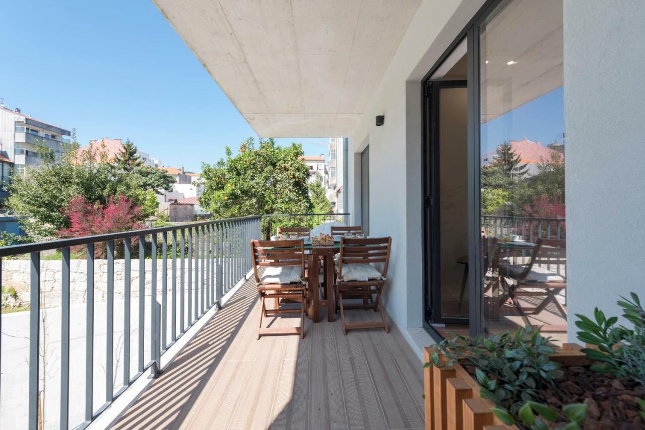 Lovelystay - Downtown Balcony Apartment With Free Parking Porto Kültér fotó