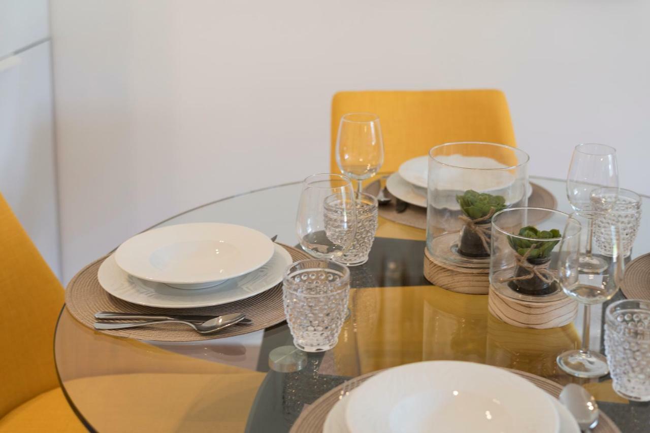 Lovelystay - Downtown Balcony Apartment With Free Parking Porto Kültér fotó