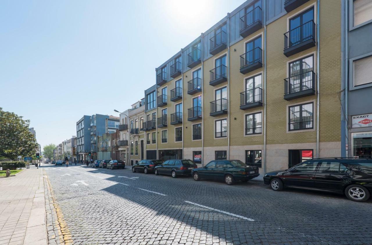 Lovelystay - Downtown Balcony Apartment With Free Parking Porto Kültér fotó